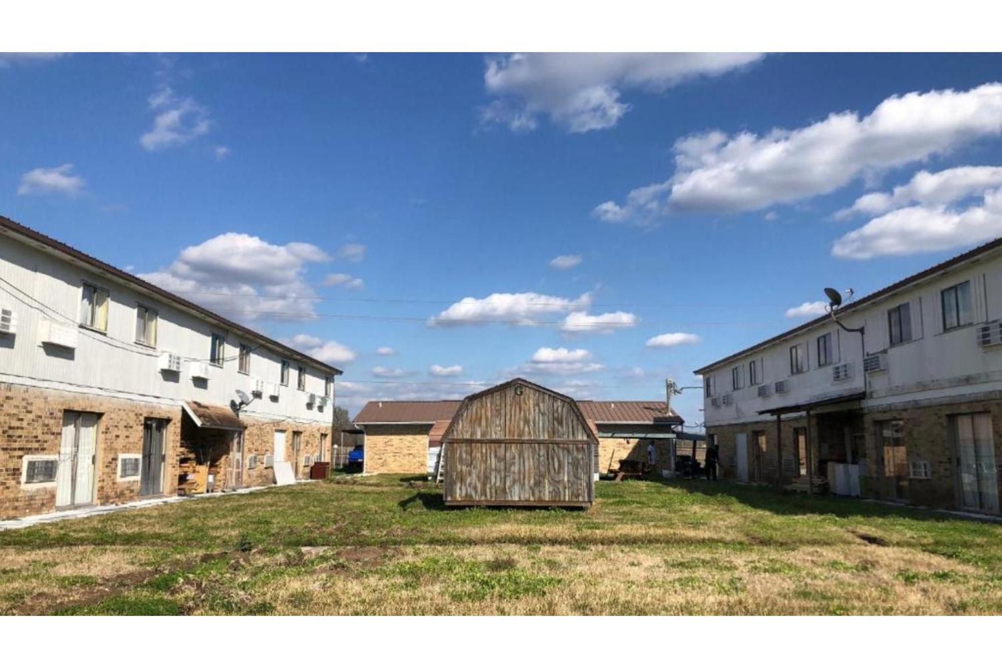 Lake Country Inn Riverside Exterior photo