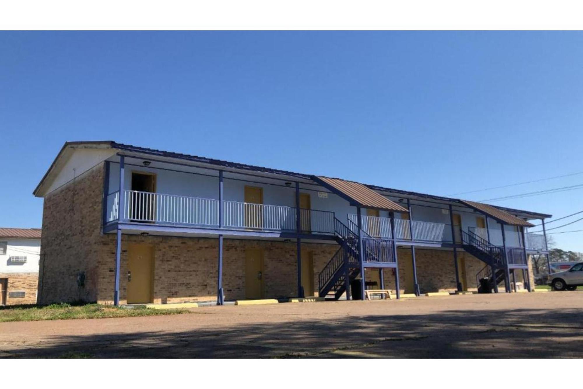 Lake Country Inn Riverside Exterior photo
